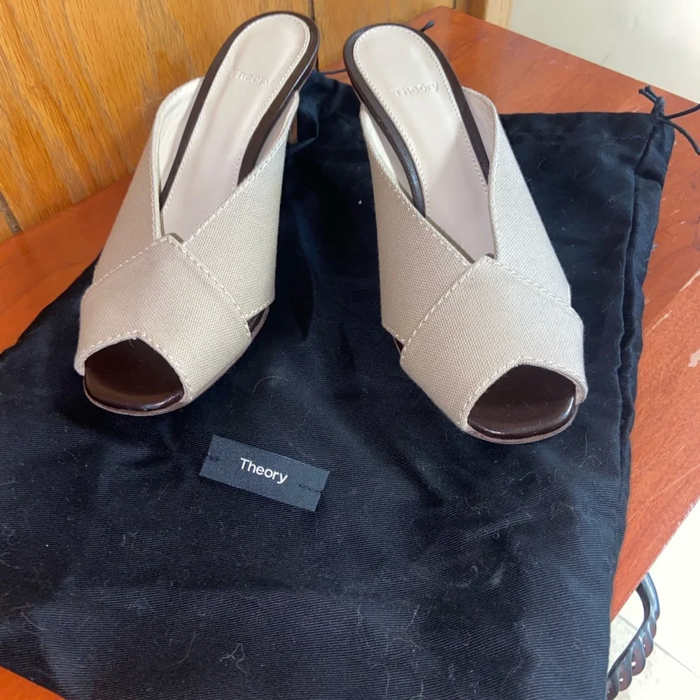 Theory high heels. Very good condition. Size 38 - Picture 1 of 3